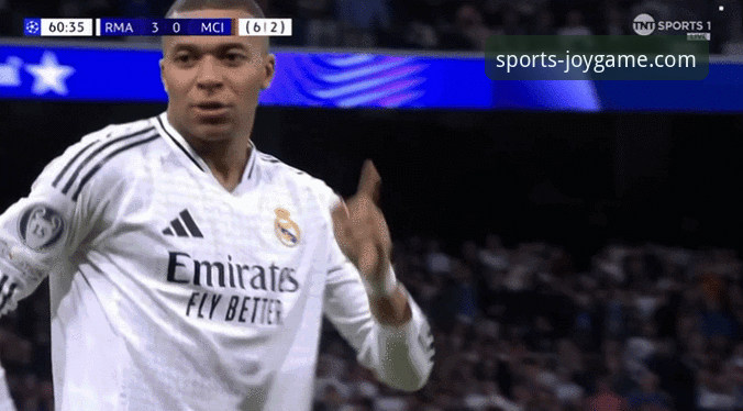 皇马球星阿诺德训练场外“违规”停车引关注，九游平台同步解析球星动态